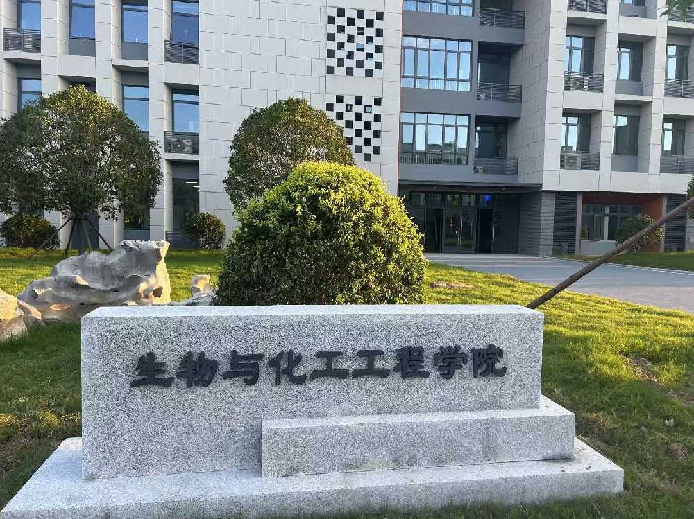余干县扬州职业大学体育场高杆灯项目